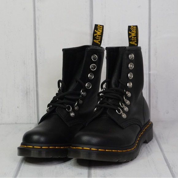 Dr. Martens Shoes - DR.Martens 1460 Virginia Leather Laced Boots Women's size 6 NEW
